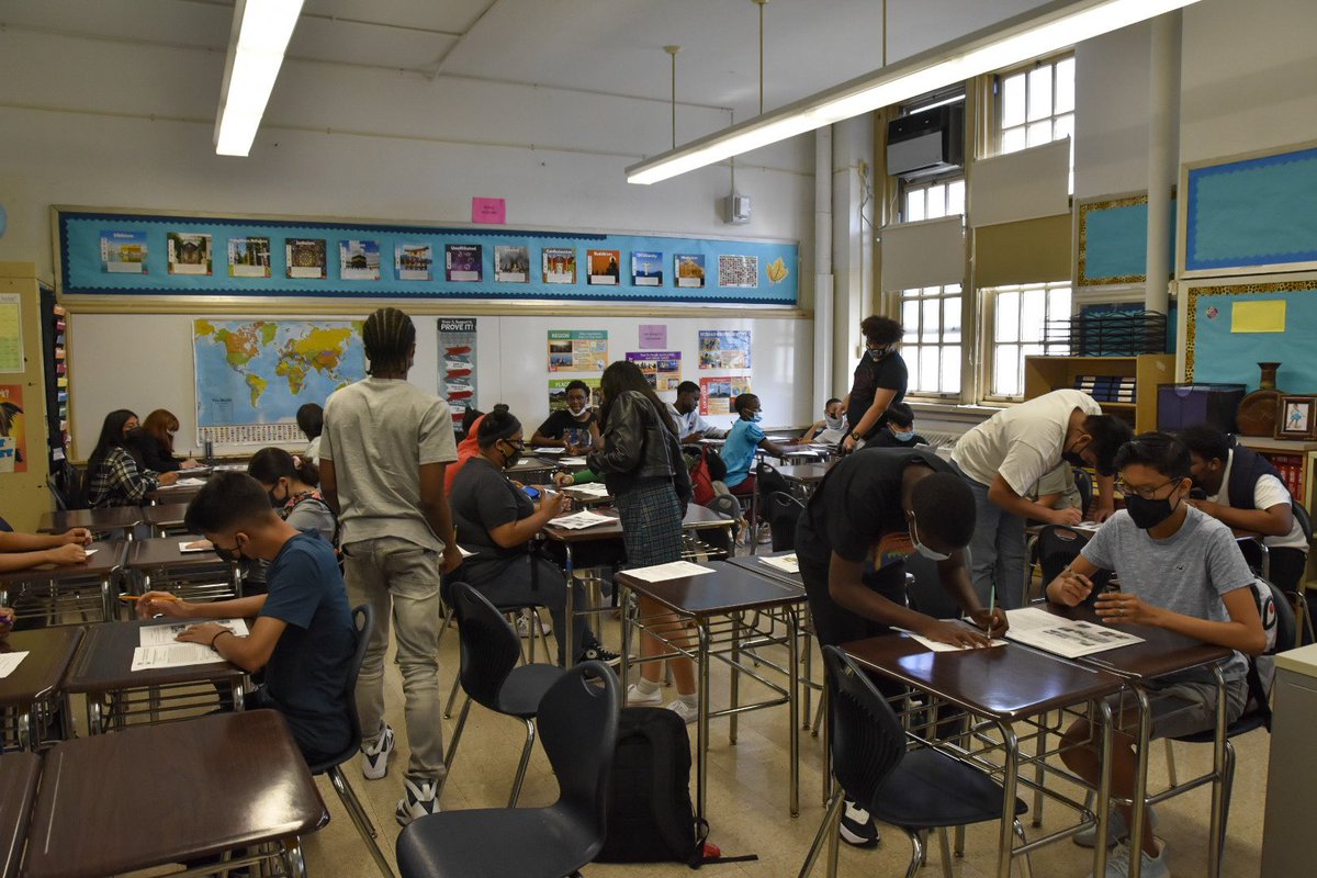 OfficialWHSAD's tweet photo. It’s great to see staff &amp; students back in the classrooms. We would like to thank staff, students, families &amp; industry partners for making the 21-22 school opening a memorable experience. Here’s to a great school year! @ExecSuptKWatts @BKNHSSuptRoss @NYCCTE https://t.co/sGDbOPb8pC