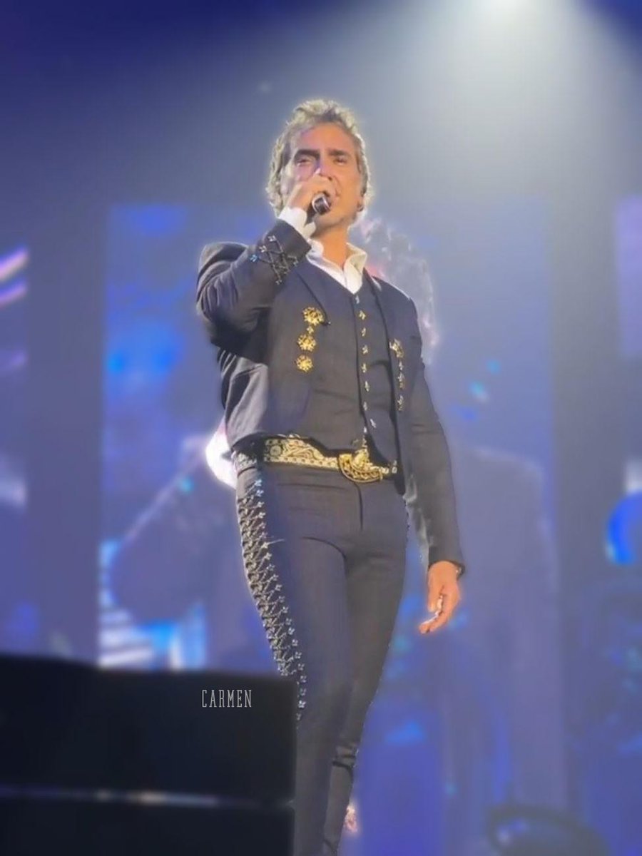 popermami's tweet photo. Gracias @alexoficial por llevarnos a vivir la magia 
#quebonitoeslobonito
#VivaMexico🇲🇽
Desde cdmx buen viernes https://t.co/obzUuEZqWv