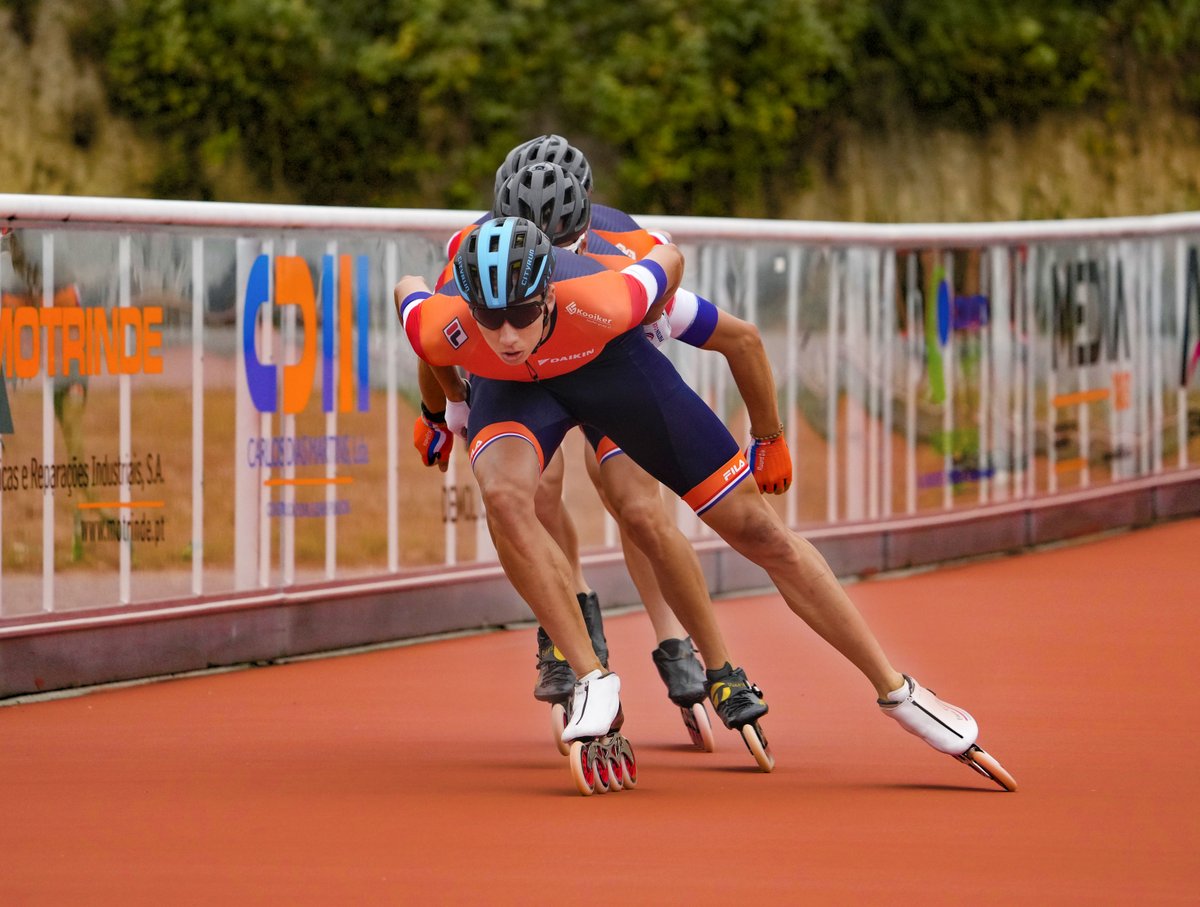 Een besluit over deelname aan de WK Inlineskaten moet nog genomen worden, toch is een zevenkoppige selectie al volop aan het trainen. 'Je kan moeilijk stilzitten en slecht voorbereid die kant op gaan.'

>> schaatsen.nl/nieuws/2021/se…