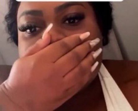 offlyz's tweet image. comecei assistir a terceira temporada de sex education e já tô surtando de como que já começou kk