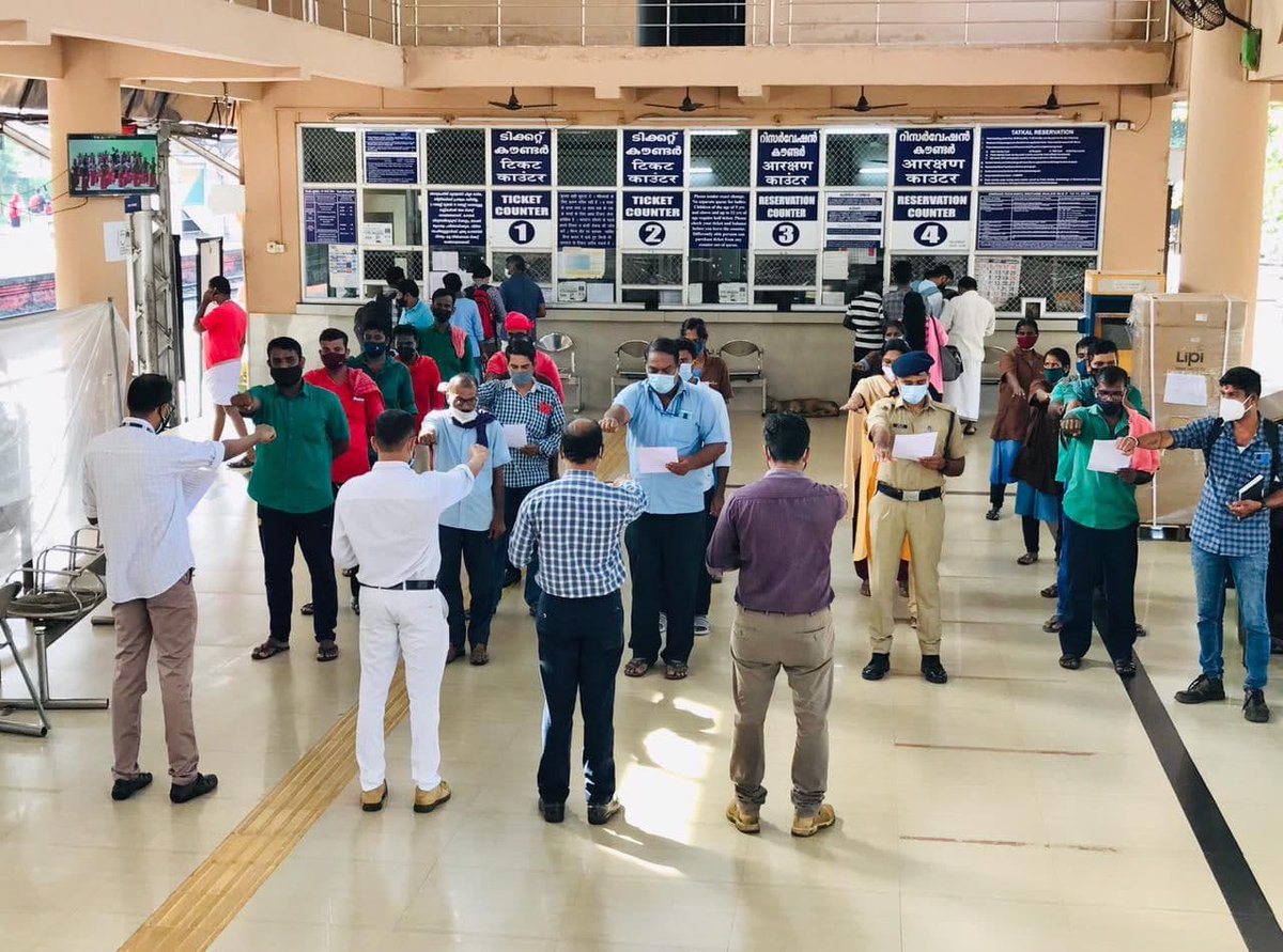 Swachhata Pakhwada- 2021 
Tirur Railway Station 
#SwachhBharat #AzadiKaAmrutMahotsav #swachhbharat  <a href="/RailMinIndia/">Ministry of Railways</a>   <a href="/GMSRailway/">Southern Railway</a>