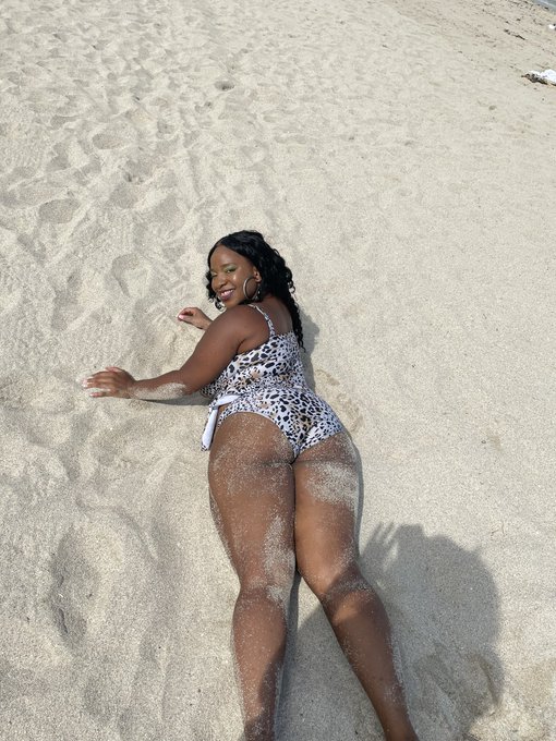 #beachbum #vibes #miamibeach https://t.co/R8MH62bIGw<a href="/tag/beachbum"class="tags">#beachbum</a><a href="/tag/vibes"class="tags">#vibes</a><a href="/tag/miamibeach"class="tags">#miamibeach</a>