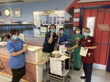 RoyalFreeNHS's tweet photo. #FrailtyWeek may be coming to a close but our teams have been busy with the #FrailtyRoadshow - visiting colleagues across the trust to increase awareness around frailty. 

Proud of our RFL family 💙 https://t.co/MiUsRwkkFd