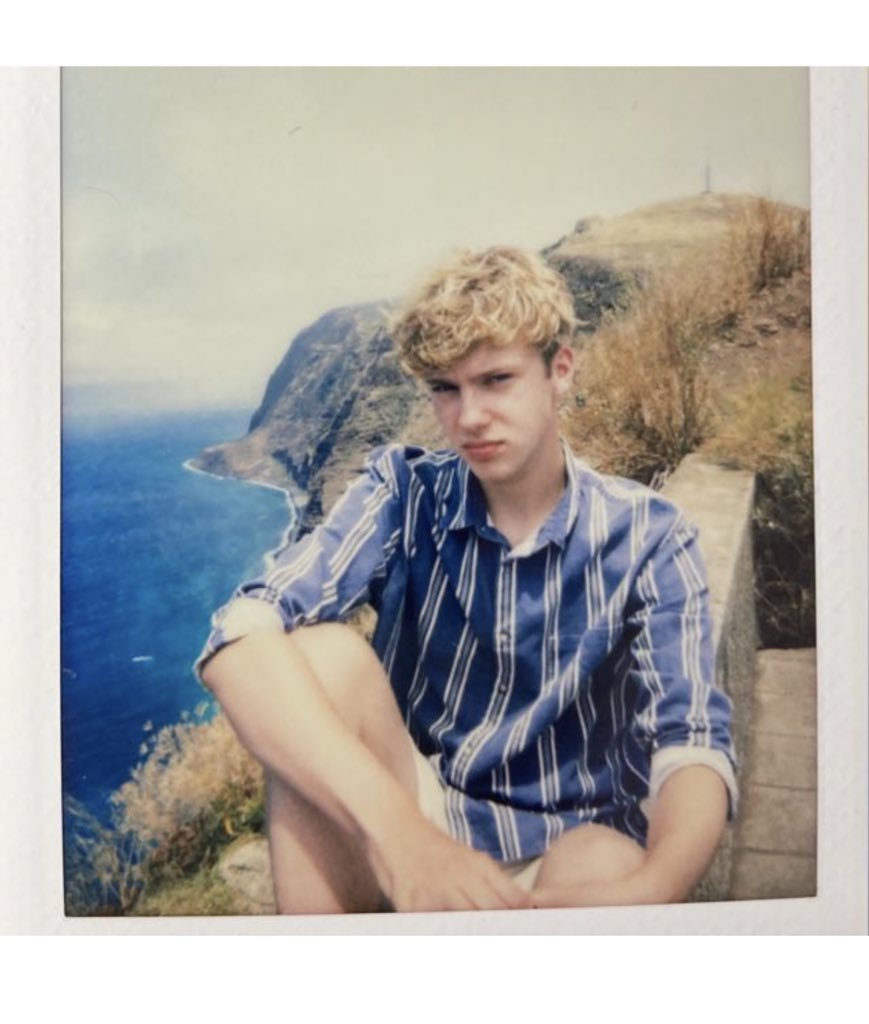 Dit is Frenck. Ik zie hem graag groot filosoof worden maar die woningnood van studenten is echt rampzalig. 
Heeft iemand een kamer of studio of andersoortige woonruimte voor hem in Groningen? (<a href="/frenckvdleij/">Frenck</a>)

Retweet = het universum een handje helpen