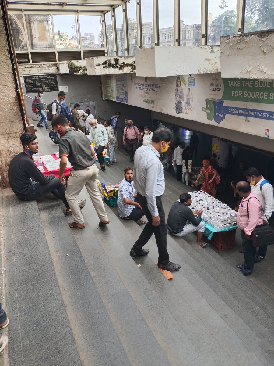 mumbaimatterz's tweet photo. An illict relationship right outside #BMC 

#illegalhawkers occupying the stairs outside #CSMT 

Actually there is no point  tagging @mybmc nor @mybmcwardA bcoz they are just completing their Targets. https://t.co/cWSOYEp5Vk