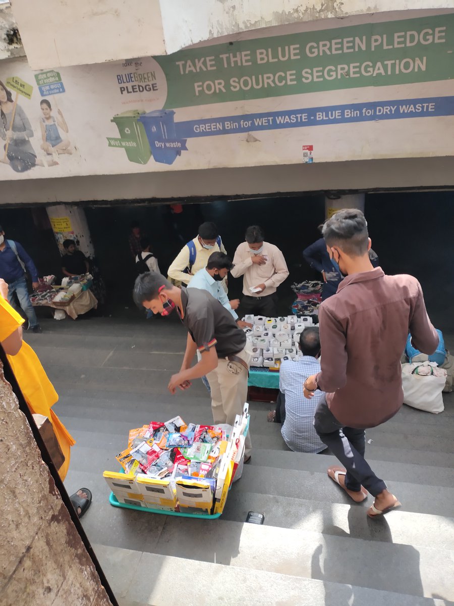 mumbaimatterz's tweet photo. An illict relationship right outside #BMC 

#illegalhawkers occupying the stairs outside #CSMT 

Actually there is no point  tagging @mybmc nor @mybmcwardA bcoz they are just completing their Targets. https://t.co/cWSOYEp5Vk