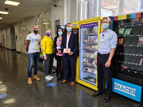 Our team work 24/7 and so it's important to have easy access to fresh and healthy food. We are working in partnership with <a href="/MealsForTheNHS/">Meals For The NHS</a> to provide that with these innovative smart fridges!

Great to see <a href="/hcashells/">Philip shelley FIH</a> visiting our hospital to hear how well they have been received.