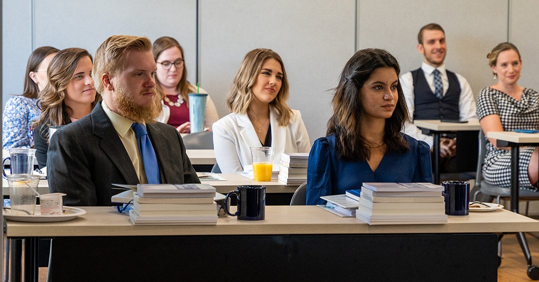 LeadershipInst's tweet photo. Leadership Institute is delighted to welcome the 2021 Fall intern class to the Steven P.J. Wood Building in Arlington, VA. Last week interns had orientation and learned from past LI interns who are now on LI's staff.
Tune in Friday for the Intern Spotlight Series.
#LIintern https://t.co/aUCDNYEOJ8
