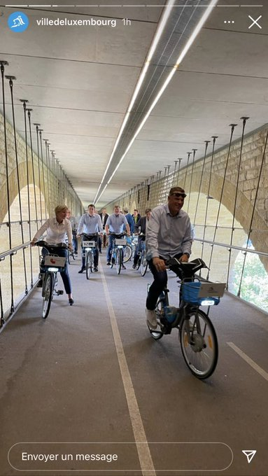 CyclistSiggy's tweet photo. Alles, was funktioniert, wird kopiert.
Jeder, der was neues kreiert, wird ignoriert.
Bis es auch funktioniert, und dann wird's kopiert.
Doch ihr seid nicht verwirrt.
#criticalmass #veloh #codedelaroute #cycling #respectmyspace https://t.co/p3D3DQTXLt