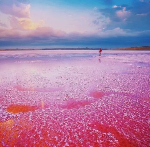 Розовый азербайджан. Озеро Масазыр Азербайджан. Розовое озеро Масазыр Азербайджан. Соленому озеру Масазыр. Озеро Ретба Сенегал.