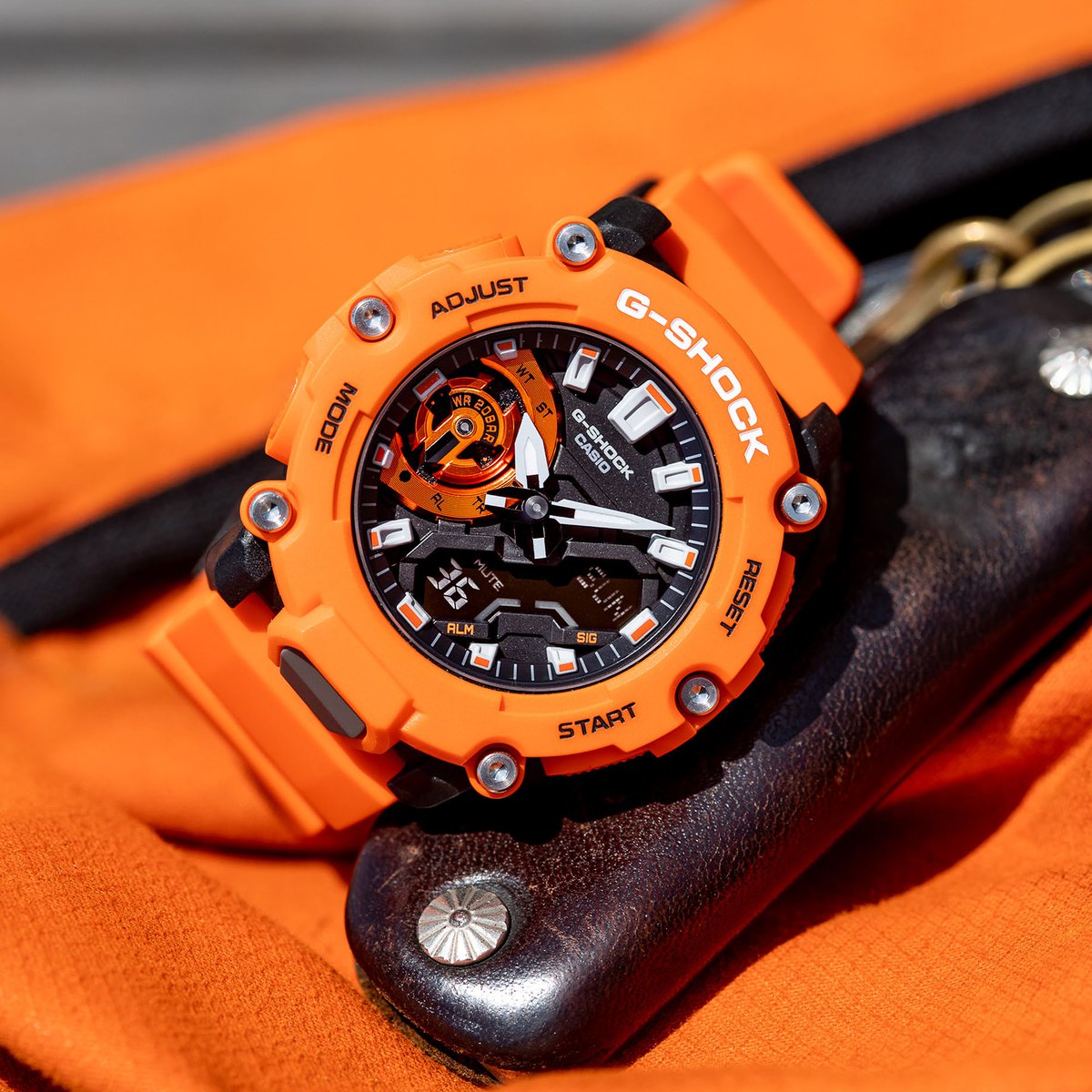 solestop's tweet photo. Tough and slim, the #GA2200 model have a carbon core guard structure that makes them great-looking outdoor tools. The GA2200M-4A comes in orange resin bezel and band with metallic accents and two layer dial. Shop now at https://t.co/sIQghev3md.
Shop Now: https://t.co/aQT2Qzg32X https://t.co/kfhjd6dZpM