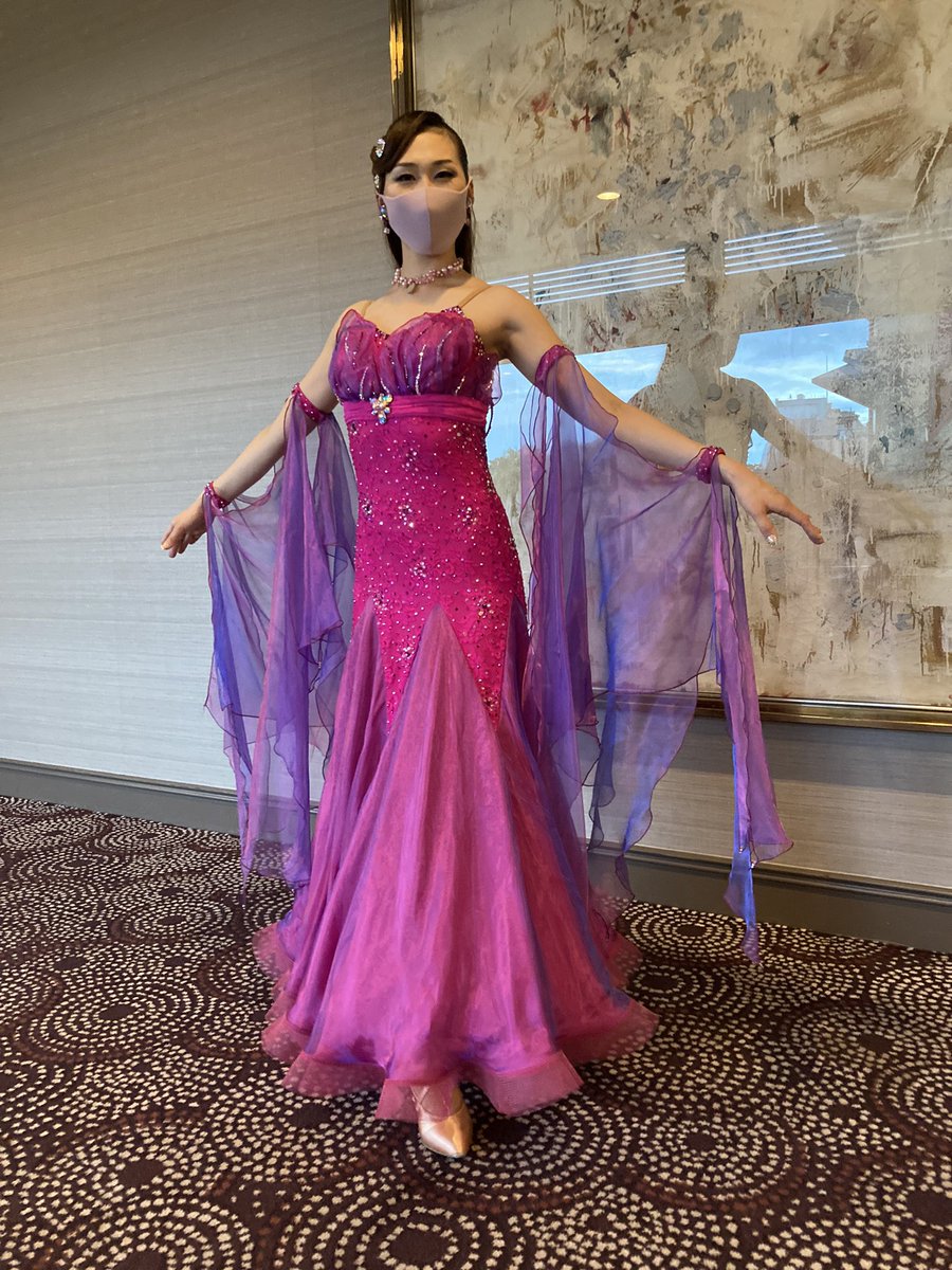 erkntty_11's tweet photo. 【Dress for sale👗✨拡散希望🙇‍♀️】
着用者身長:165cm
付属品:髪飾り、イヤリング、ネックレス
照明によってピンクにも紫にも見える映えドレスです💖💜
クリーニング、石貼りメンテナンス済み💎
背中が大きく開いてるため様々な体型の方に着ていただけると思います。
お問い合わせはDMまで✉️ https://t.co/PiD0f6XSVJ