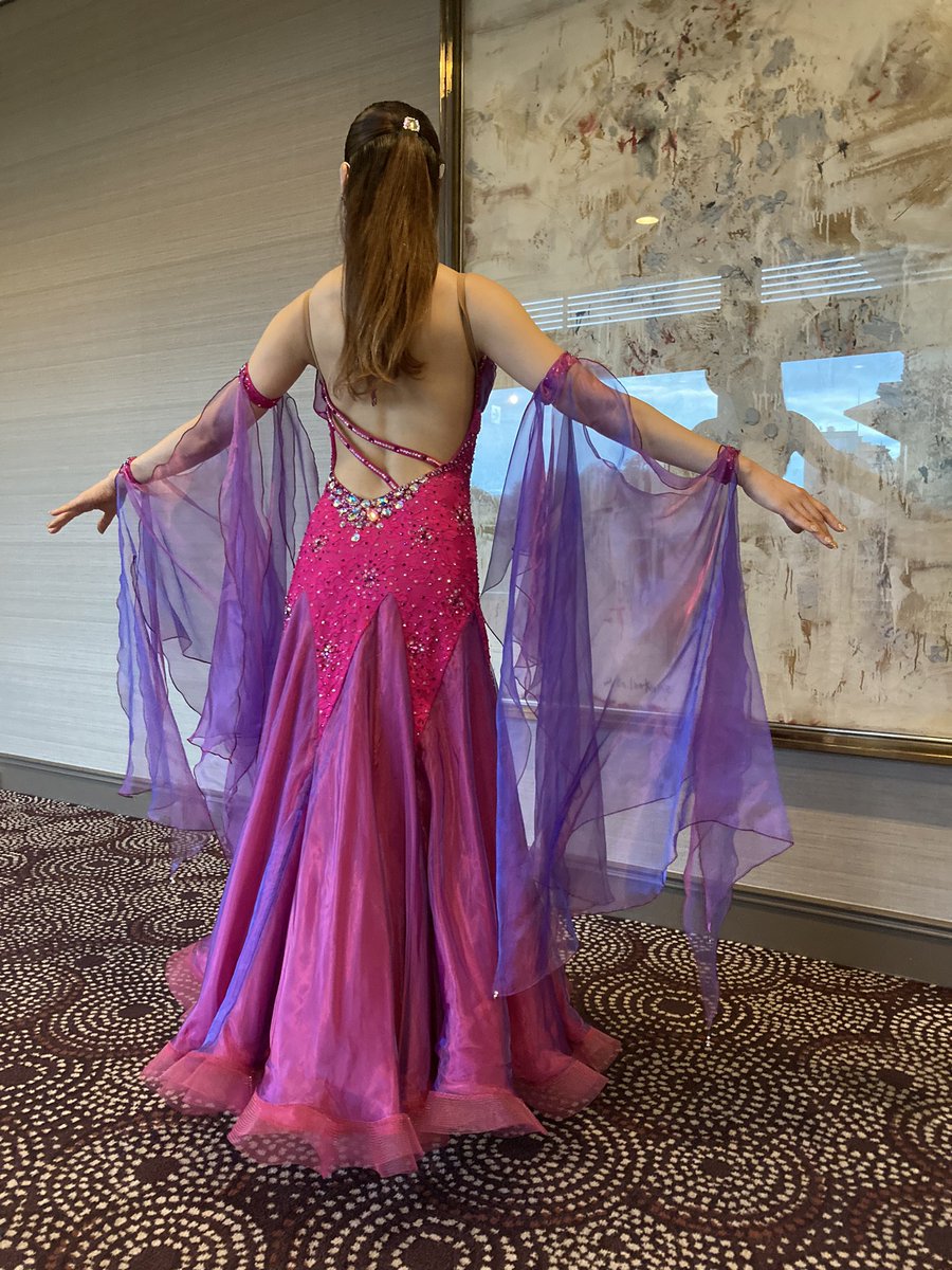 erkntty_11's tweet photo. 【Dress for sale👗✨拡散希望🙇‍♀️】
着用者身長:165cm
付属品:髪飾り、イヤリング、ネックレス
照明によってピンクにも紫にも見える映えドレスです💖💜
クリーニング、石貼りメンテナンス済み💎
背中が大きく開いてるため様々な体型の方に着ていただけると思います。
お問い合わせはDMまで✉️ https://t.co/PiD0f6XSVJ