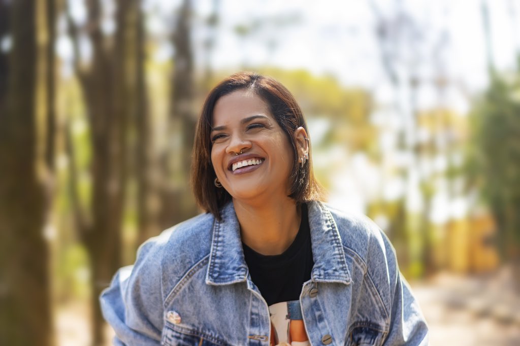 ptaylaine's tweet image. Cada sorriso meu tem um pouco de Deus. #felicidade #sorriso #preferida #osolhosfalam #amei #ensaio 🍀🍀