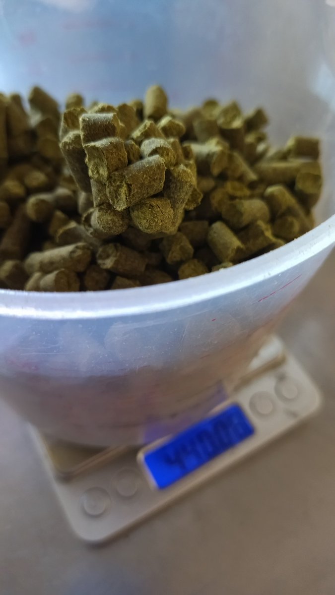 Spent the day brewing with the lovely ladies at <a href="/ClockworkBrewH/">Clockwork Brewhouse</a> . Keep an eye out in about a month for our Collab English IPA...name TBD 😬