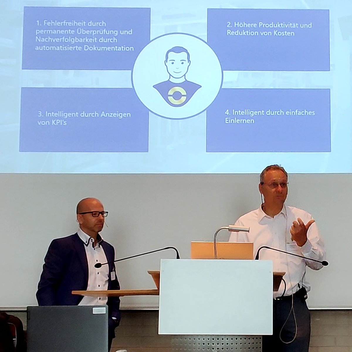 OptimumGmbh's tweet photo. ONTOUR 🚗
endlich wieder LIVE bei der 29. FED-Konferenz in #Bamberg (@FEDelektronik)
Miroslaw Dziuba und Wolfgang Mahanty zeigten mit #bestpractices bei #Prettl electronics wie die #digitale #Elektronikfertigung bereits jetzt mit unserem #SchlauerKlaus umgesetzt werden kann.
#AI https://t.co/f9mM8cYTpD