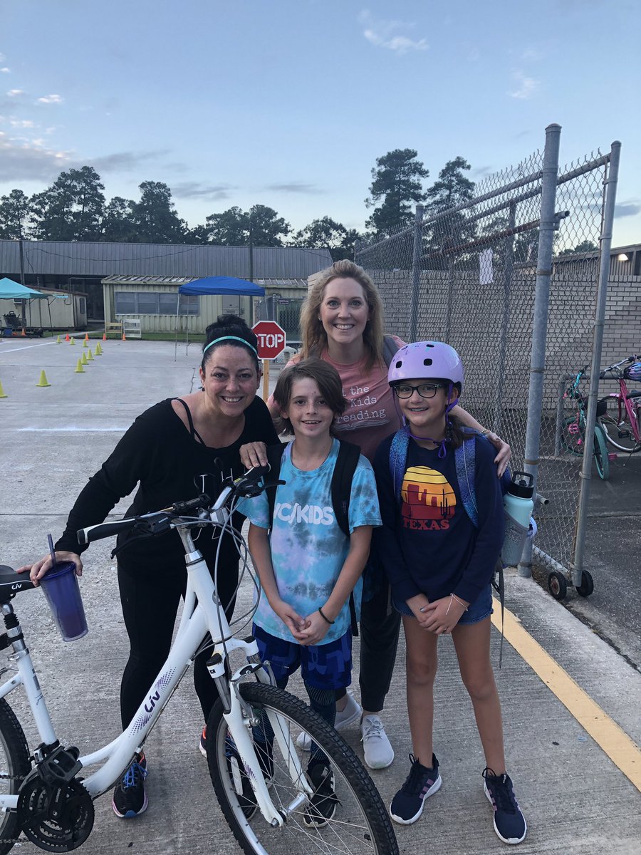 suttonamysimon's tweet photo. WEโRE SO EXCITED FOR BIKE RODEO! The kids. Iโm totally talking about the kids. ๐๐ผ๐ด๐ผโโ๏ธโค๏ธ @HumbleISD_FE #nogritnopearl #humidityisback https://t.co/UwQFw2z8AH