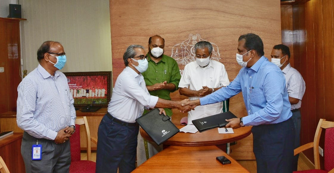 pinarayivijayan's tweet image. Signed an MoU to allot 36.84 Acres of land to @TCS to set up an Innovation Park for Electronics Hardware &amp;amp; IT/ITES in KINFRA Electronics Manufacturing Cluster, Kakkanad, Kochi. ₹700 Cr project is expected to bring in 10000 jobs when it will be fully operational.