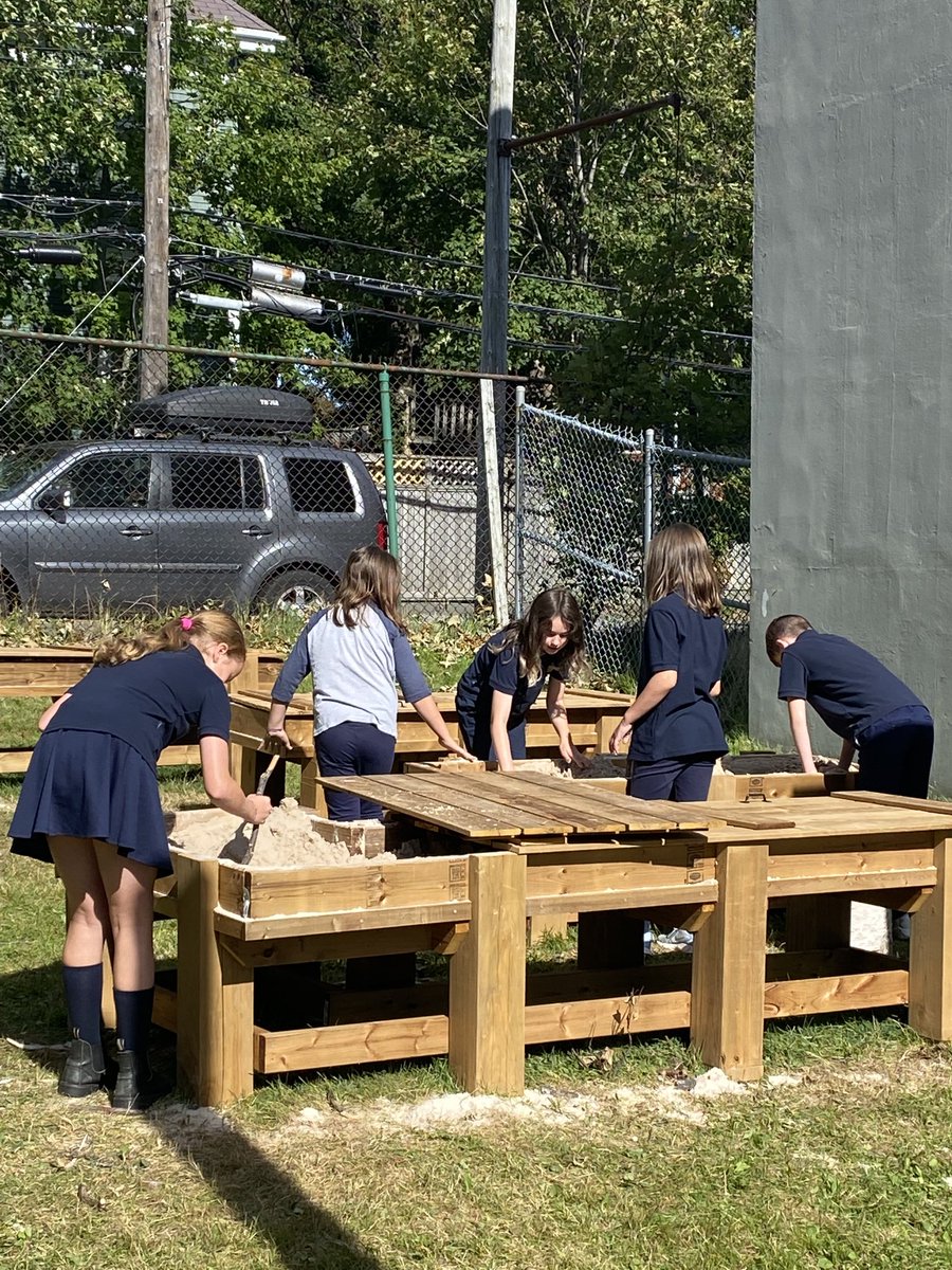 LizBruce67's tweet photo. Sandboxes are not just for the “littles”! Grade 6s are loving finding treasures! #futurearchaeologists @StBonaventures https://t.co/irjlPwHjWv