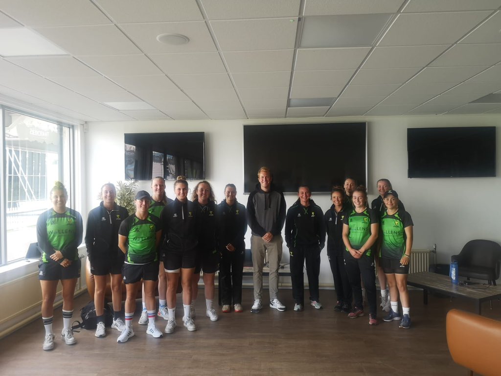 patrickfoster02's tweet photo. Loved speaking to the @_WesternStorm players today as part of our ongoing programme in women’s cricket in partnership with the @PCA First session we have done F2F rather due to online which was brilliant. Great group of players who were very supportive. Good luck tomorrow 🏏👍 https://t.co/Dmkvt0wlro