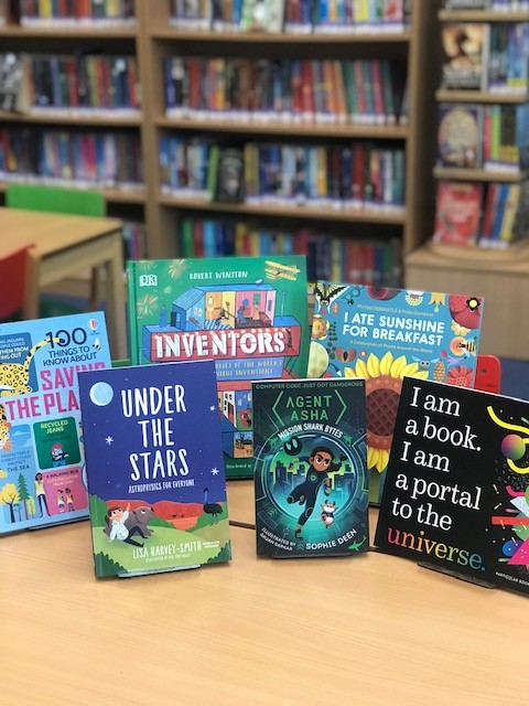 QG_Library's tweet photo. Thank you @royalsociety for our set of the #YoungSciBooks 2021 shortlisted books!🏆Our judging panel cannot wait to get started! https://t.co/uEJ9tWpeXG