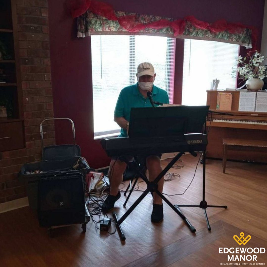 EdgewoodHealthc's tweet photo. On Georgia Peach Day we celebrated with peach cobbler, and great music by Jim Bilgen! Thanks Jim for making us smile! 🍑🥧🎼

#edgewoodmanorrehab #edgewoodmanor #ohiohealthcare #seniorliving #nursinghome #ohionursinghome #rehabfacility #assistedliving #ohioassistedliving https://t.co/VeBCDMXdnl