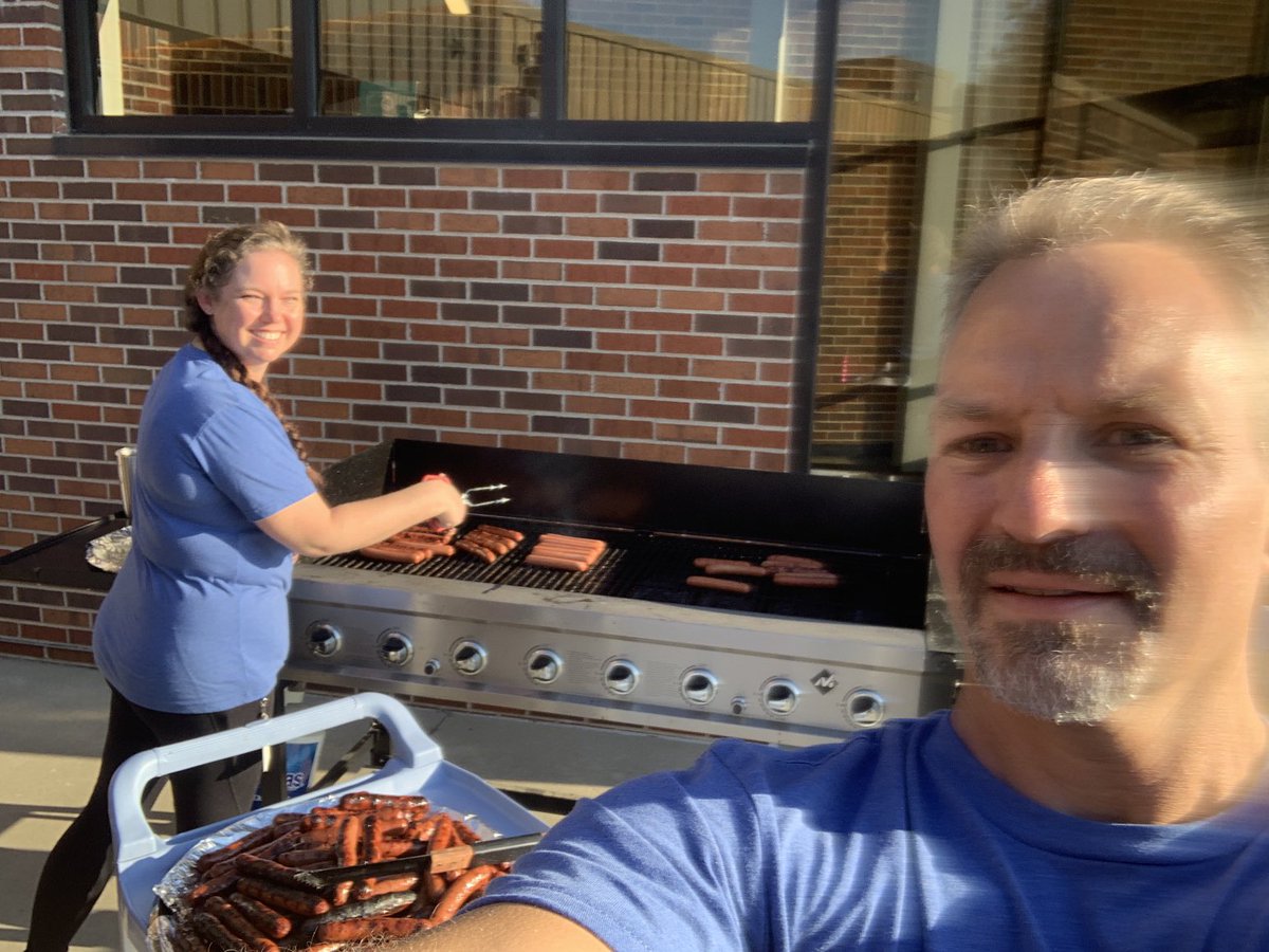 haymaker1965's tweet photo. Grilling dogs on a beautiful morning for our amazing Cougar Staff! ⁦@ITMSCougars⁩ https://t.co/k9Yzd7Z1O9