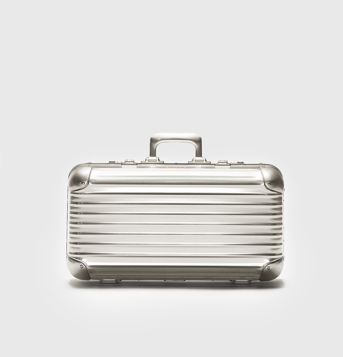 リモワ　RIMOWA: An Archive Since 1898 RIMOWA: An Archive, Since 1898 Limited Edition Book | RIMOWA