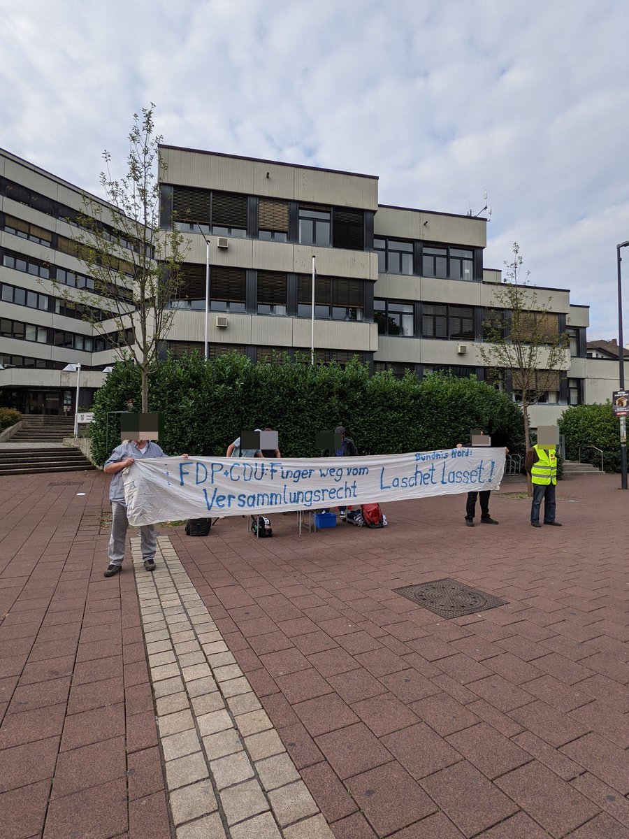 VersGStoppenK's tweet photo. Heute in Siegburg den Innenminister ärgern! #noversgnrw #versgnrwstoppen @LinksjugendRSK https://t.co/zJUzudDRug