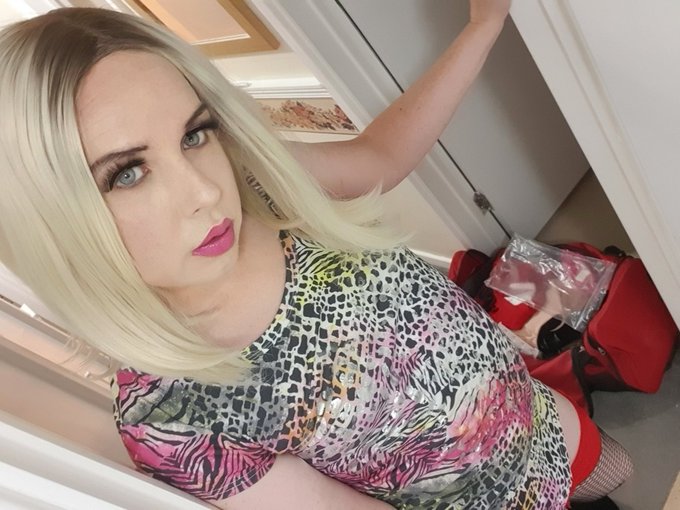 Me and my makeup bag #feelingcute #sexy #blond #trans #TransIsBeautiful #uk #england https://t.co/5z<a href="/tag/feelingcute"class="tags">#feelingcute</a><a href="/tag/sexy"class="tags">#sexy</a><a href="/tag/blond"class="tags">#blond</a><a href="/tag/england"class="tags"><span>#england</span></a><a href="/tag/uk"class="tags"><span>#uk</span></a><a href="/tag/trans"class="tags"><span>#trans</span></a><a href="/tag/transisbeautiful"class="tags"><span>#transisbeautiful</span></a>