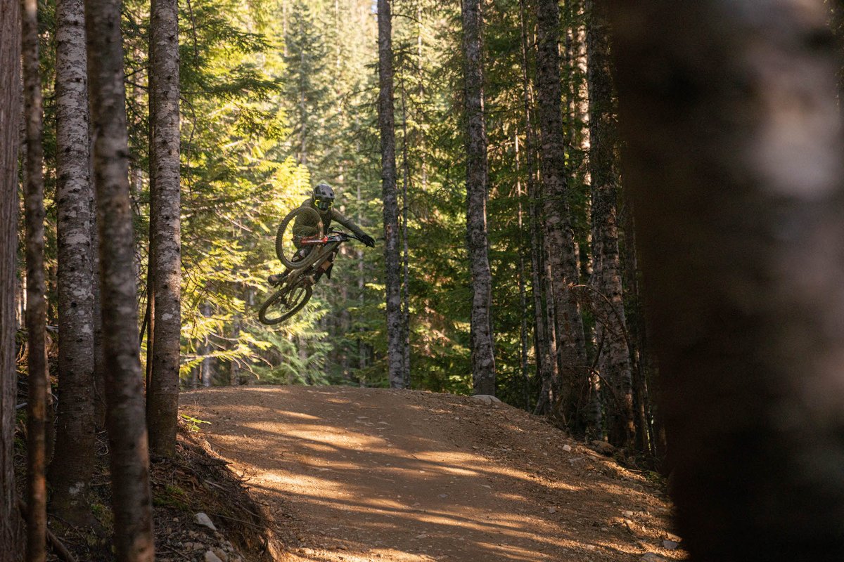 Have you entered the @Trailforks Fall Trail Challenge? Crush vertical and collect badges for a chance to win a GT Fury and a Whistler Mountain Bike Park Unlimited Pass for 2022. Click the link for more info > bit.ly/3nKaiqy 📷 Christie Fitzpatrick | #RideNowSleepLater