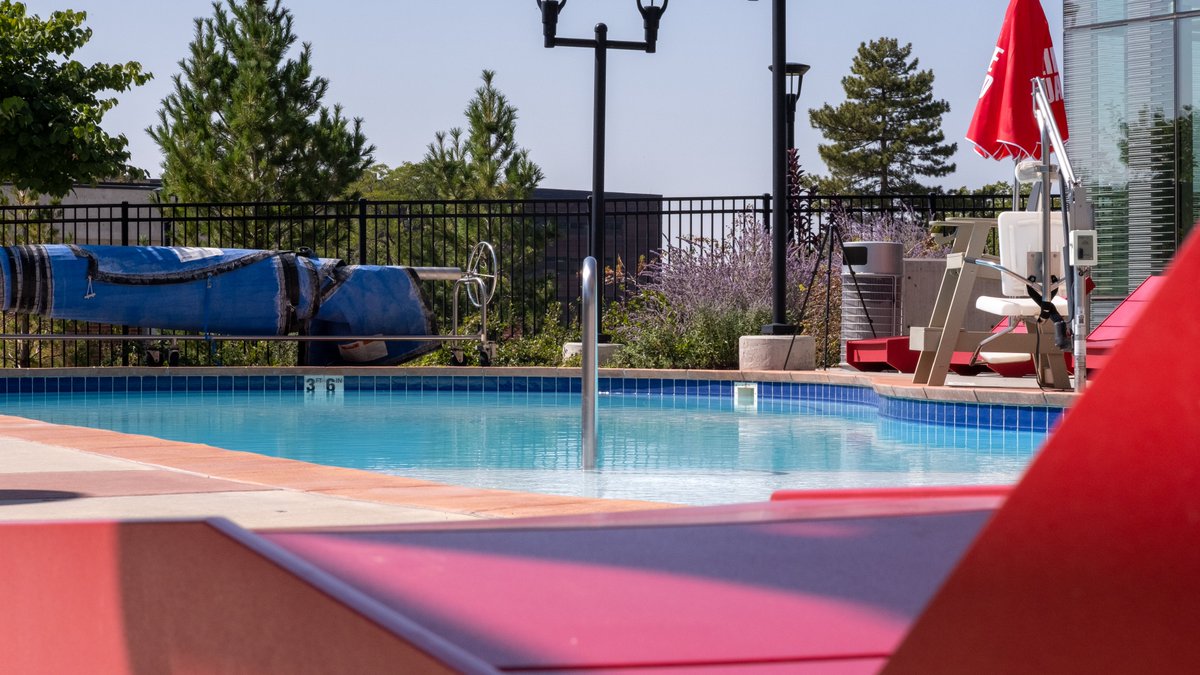 UofUCampusRec's tweet photo. Come enjoy the pool today! Open 12:30-7:30pm
#uofucampusrec #uofu #lastdaysofsummer #studentlifecenter https://t.co/DsLWCVFjwb