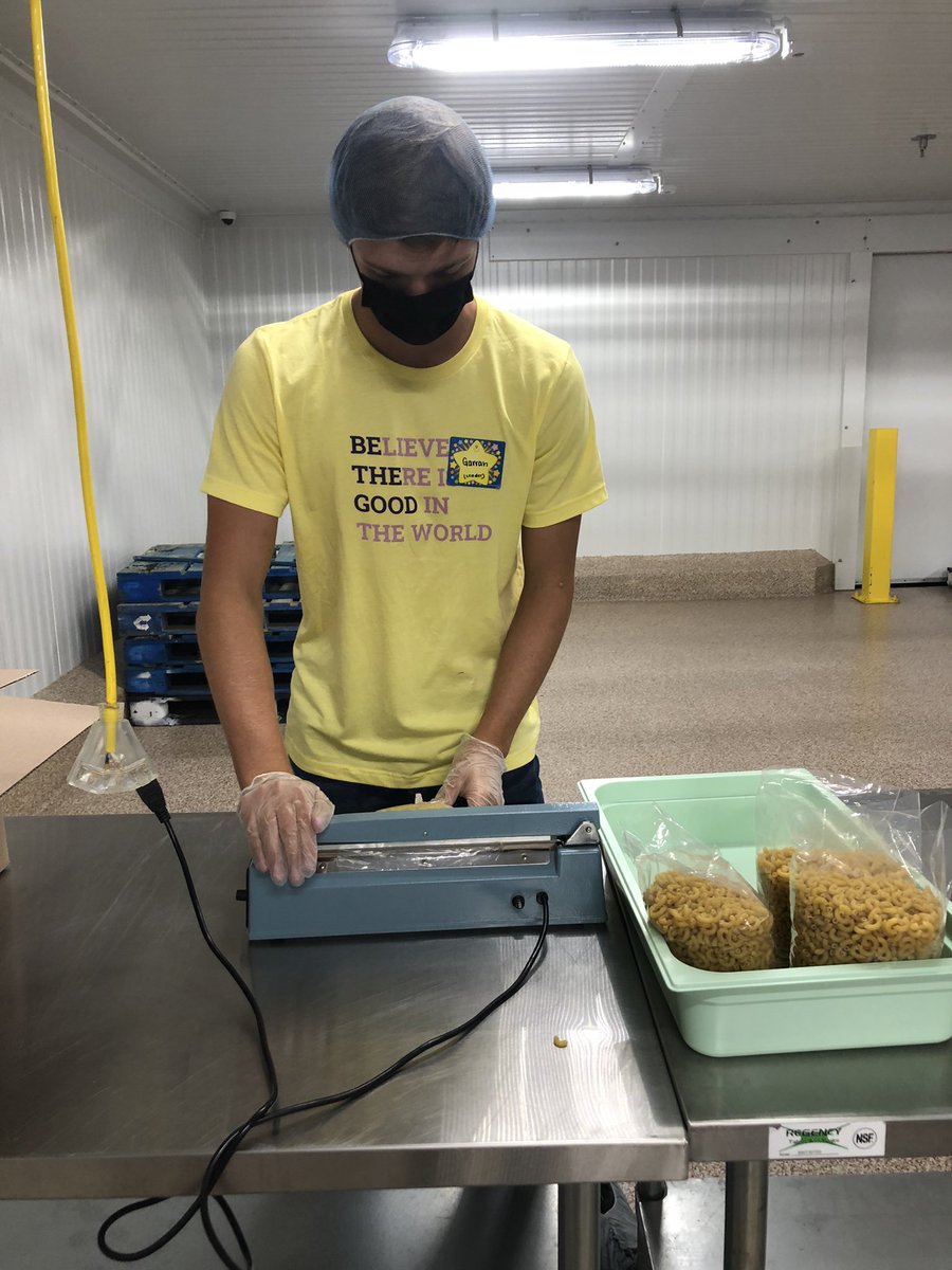 The Volunteer Club is BACK IN ACTION😆! 

Today they visited Harvesters Community Food Network and helped package food!🥫🥫 

Harvester’s provides food to 26 counties in our region! <a href="/HarvestersORG/">Harvesters—The Community Food Network</a>