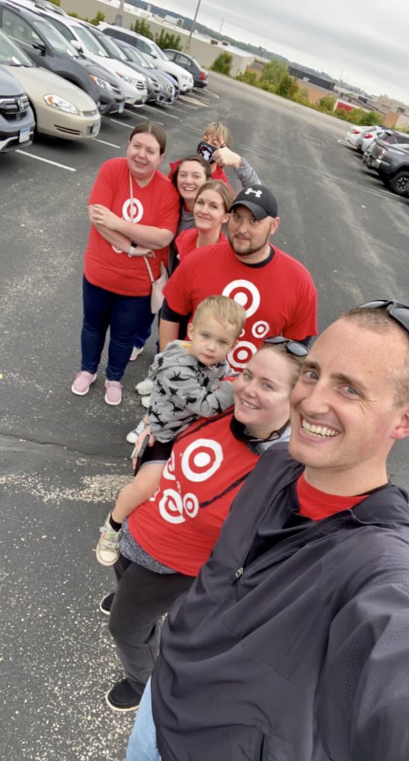 MorganBurkel's tweet photo. A wonderful morning of volunteering with the T1351 team! We learned about Bear Creek Services and all they do to support individuals with disabilities. Then we distributed info to the community to help with their fundraiser! @AndrewHovick @KestutisJocius @erin_eee #monthofgiving https://t.co/b20OElV07n