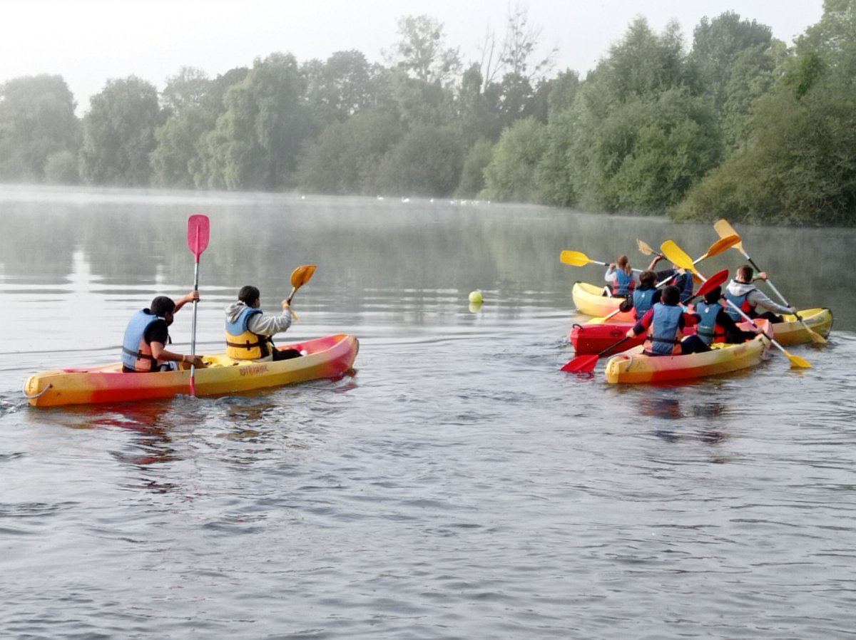 LeHamelet's tweet photo. Journée #cohesion pour les 4ème du collège @LeHamelet 🤩
Au programme de ce mini-raid sportif : randonnée, run and bike, canoë, jeux d’adresse et de coopération. Un beau projet et une belle journée ! #Rentree2021  
@ac_normandie https://t.co/UevVZgv9tv