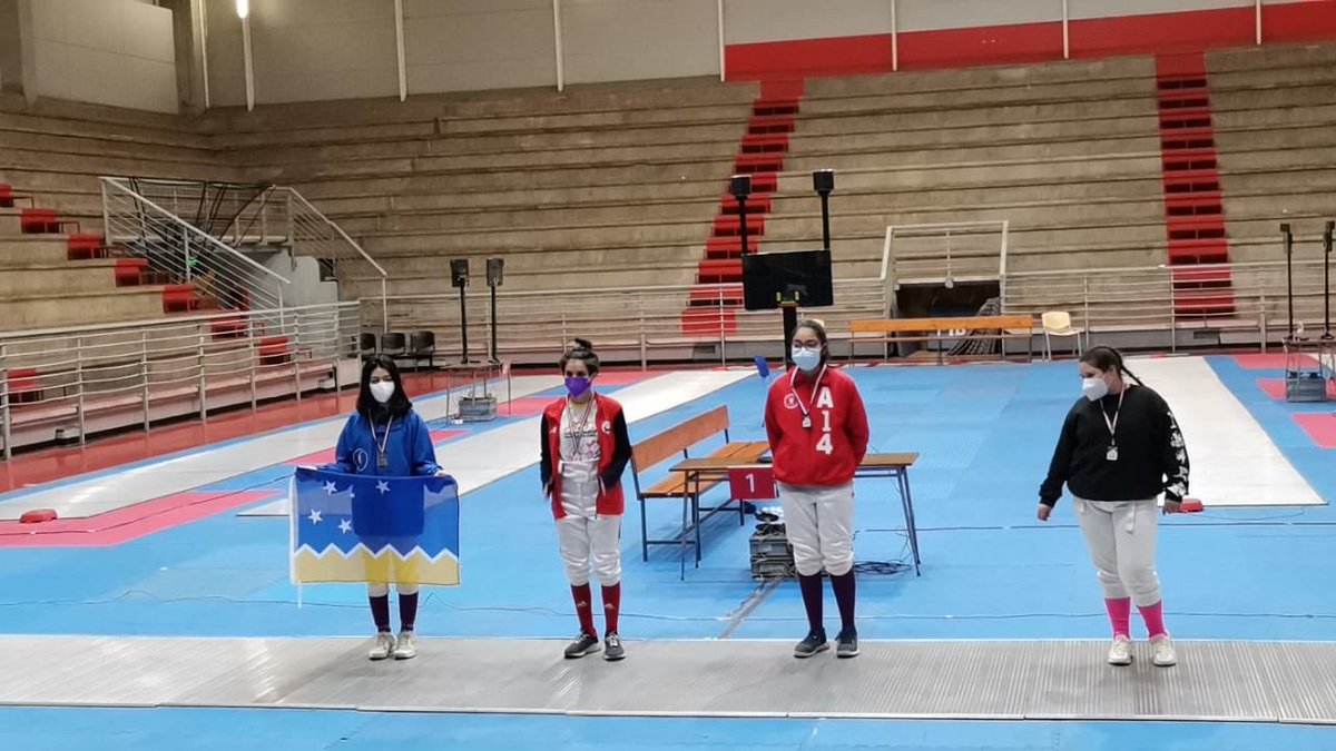 Esgrimistas de #magallanes de #esgrimaPUQ y #PromesasChile obtienen excelentes resultados en #Ranking #selectivo #esgrima, logrando 4 de ellos paso al sudamericano en Colombia. <a href="/OdetteCallahanB/">Odette Alejandra Callahan Barrientos</a> <a href="/MindepDoce/">Mindep Magallanes</a> <a href="/JorgeFlies/">Jorge Flies</a> <a href="/pinguinodiario/">Pingüino Multimedia</a> <a href="/RadioPolar/">Polar Comunicaciones</a> <a href="/LaPrensAustral/">La Prensa Austral</a> <a href="/EsgrimaInfo/">Esgrima.Info</a>