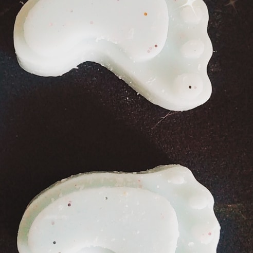 ScentsEuphoria's tweet photo. Some of our #babyfeet #Waxmelts in the scent #parmaviolets 👣
These wax melts are the perfect gift for baby showers and every scent can be customised with a colour and glitter of your choice in the checkout process! https://t.co/t3mwdt9XhJ