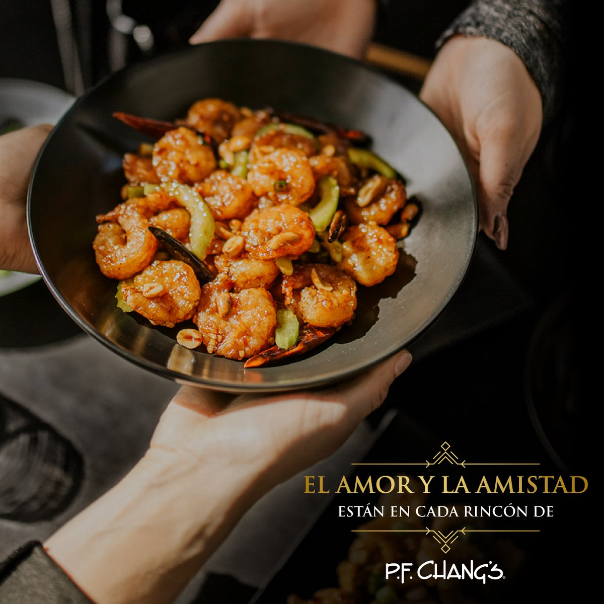 PFChangsCol's tweet image. Si te invita a P.F. Chang&apos;s, no lo dejes ir. 😊  Aplica para amigos o parejas que quieren verte feliz siempre. 💕
