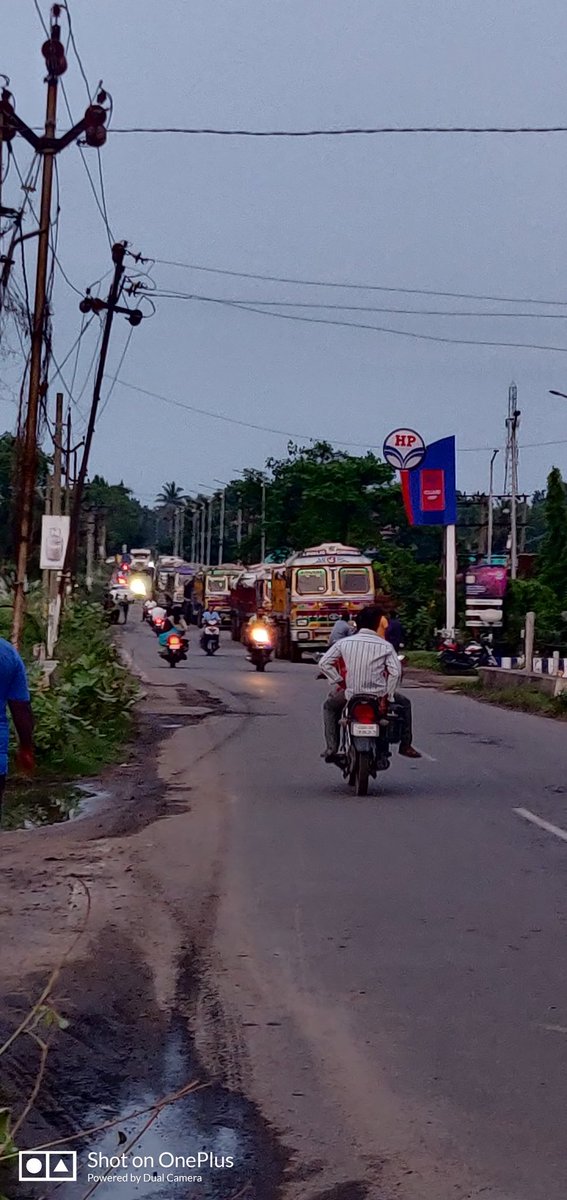 RabiPani's tweet photo. @angul_dm Dear sir noentry is violate by truck transporter in pabitramohan chhak &amp; Handidhua bypass road at about 6 pm dt 17 sept. https://t.co/fyeORCEoID
