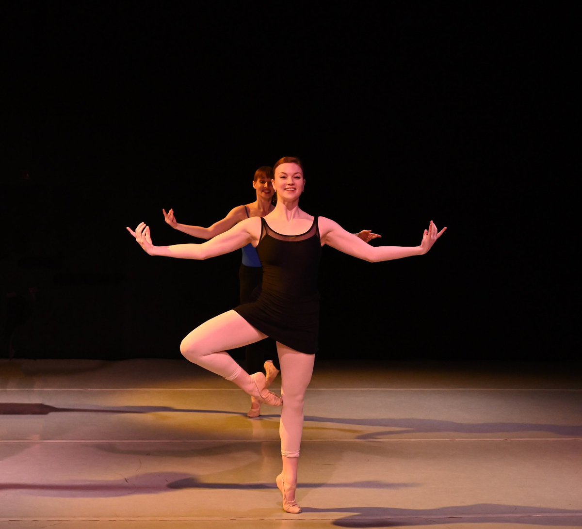 GinDanceCo's tweet photo. HAPPY Friday!! Wishing everyone a Fantastic day and a Great weekend! Woohoo!!
📷: Ruth Judson
.
.
.
#gindance #gindancers #dance #ballet #contemporydance #contemporaryballet #contemporaryart #friday #tgif #excited #fridayvibes #dancephotography #weekend https://t.co/HAiCAEW8rD
