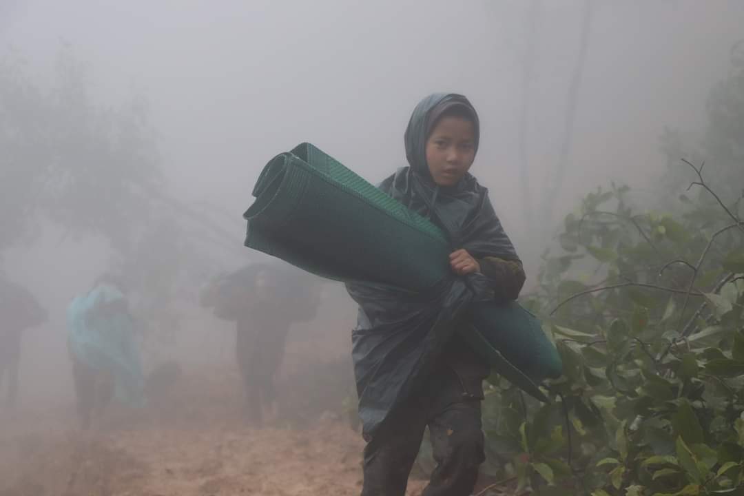 Chanapai247's tweet photo. Out of 300 refugees from a monastery in #LoiKaw tsp , a total of 49 — 45 people ( including children ) , 2 monks and 2 novices — were found COVID-19 positive and so they hv been sent to quarantine center . Majority of refugees are from #Demoso .
 @Refugees 
#AuspiceRefugees https://t.co/640i9EIFcx