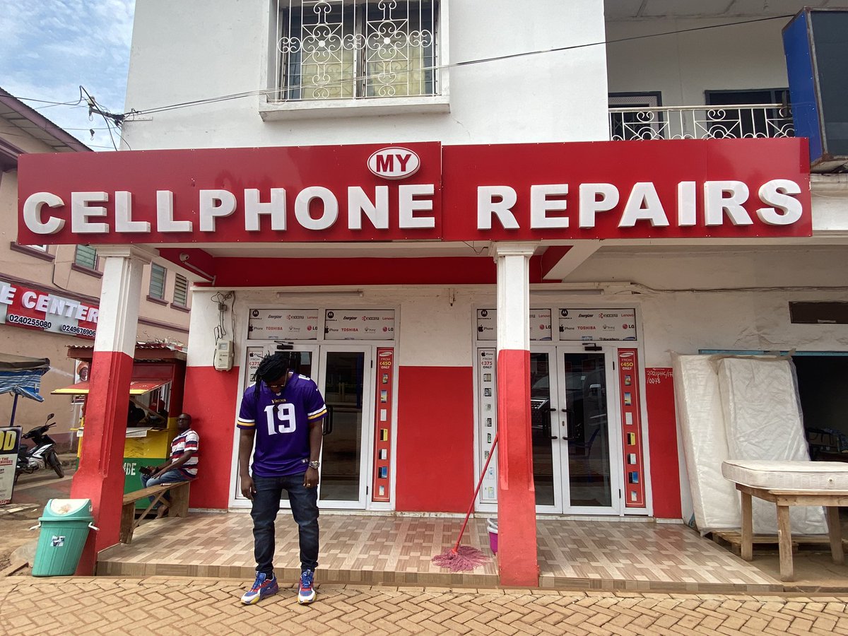 gambo_ii's tweet photo. Here’s 1 of my companies called “My Cellphone Repairs” that I own. Currently have 5 locations in Ghana… Accra AnC Mall/Eastern Region/ 2 in Kumasi / Sunyani…goal is to have one in every region 🙏🏾  You’d see how nobody would RT this cuz y’all hate when neggas winning https://t.co/i0IrtFMk6W