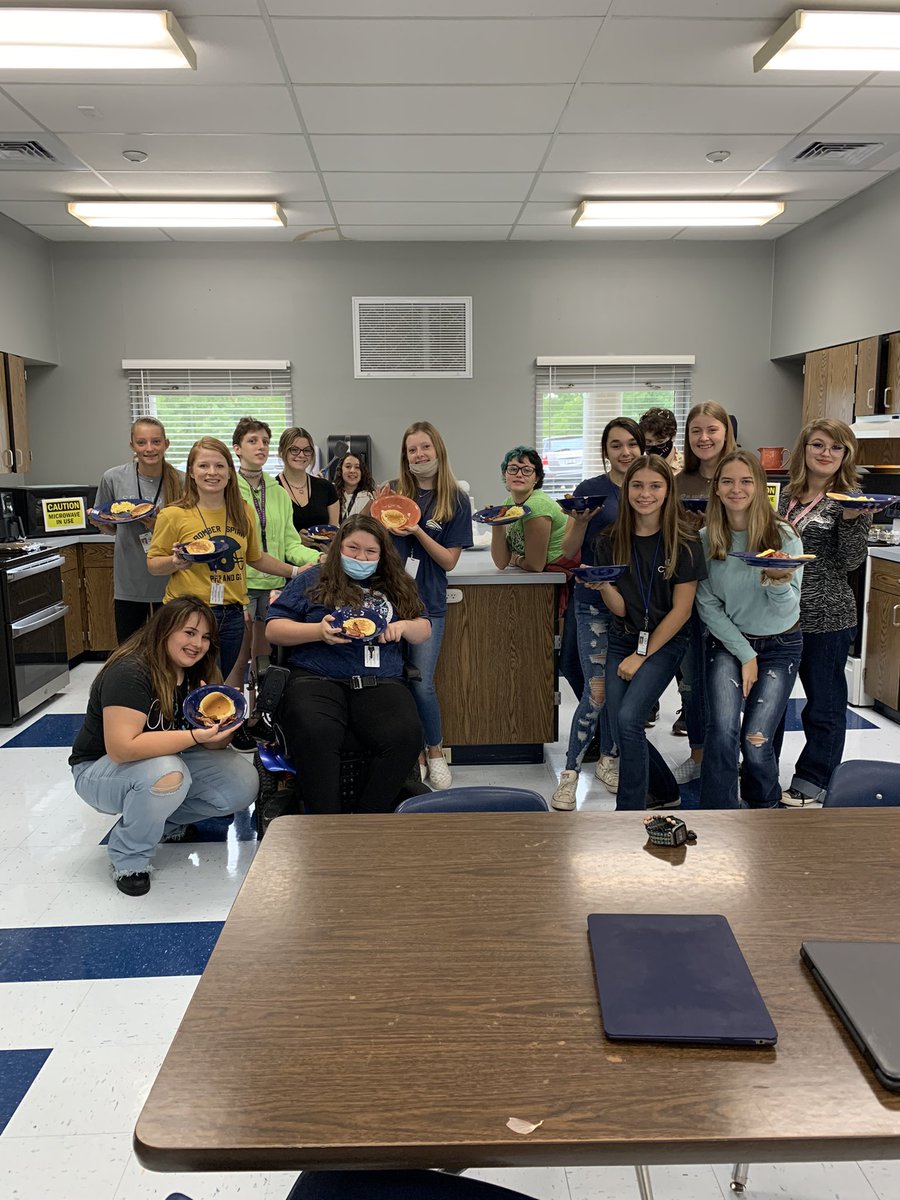 AAP breakfast #raisingthebar #myflockrocks <a href="/MHJuniorHigh/">MHJH</a> <a href="/BombersMh/">Mountain Home Public Schools</a>