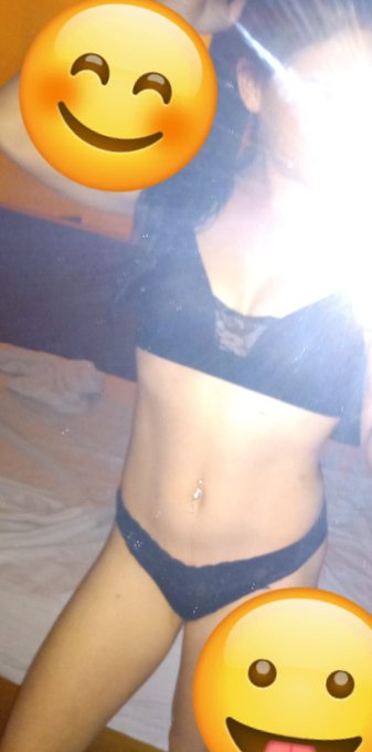 She goes fuck around and take a pic for me, such a sweet girl!! https://t.co/46hHZO5Wzr<a href="/tag/backseat"class="tags"><span>#backseat</span></a>