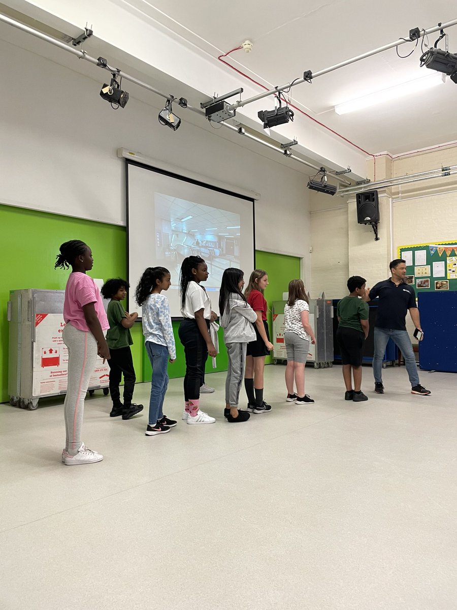 GoldfinchPrmry's tweet photo. Thank you to @TfL Stars for coming in and delivering a brilliant, interactive and engaging workshop for our Year 6s encouraging them to stay safe whilst travelling. We learnt to show respect, responsibility and awareness whilst travelling! 🚊 🚌 #tflstars #stayingaware https://t.co/ZKl3Rkxjuq