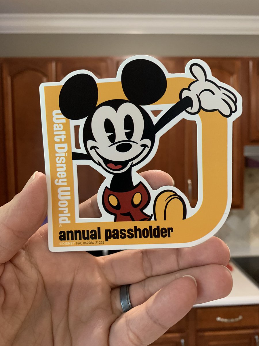 thetimtracker's tweet photo. Look what just showed up in the mail! This is the new design of Passholder magnets that was announced with the rebrand of annual passes at Walt Disney World. https://t.co/RpuC9rEzPc