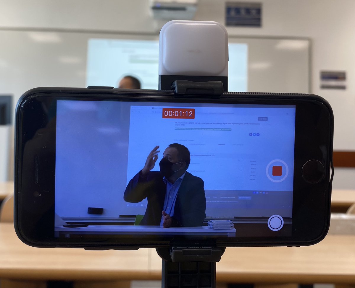 •👉🏼 Intervention de Boris Heim, délégué général du @Clubpresselyon 
• Un échange très convaincant et intéressant à la fois autour du rôle des journalistes et des communicants🗣 

@iscpaLyon <a href="/RookieIscpa/">Rookie</a> 🦊 @GroupeIGSLyon #teamiscpa #Lyon #TourEmedia2021 #G2