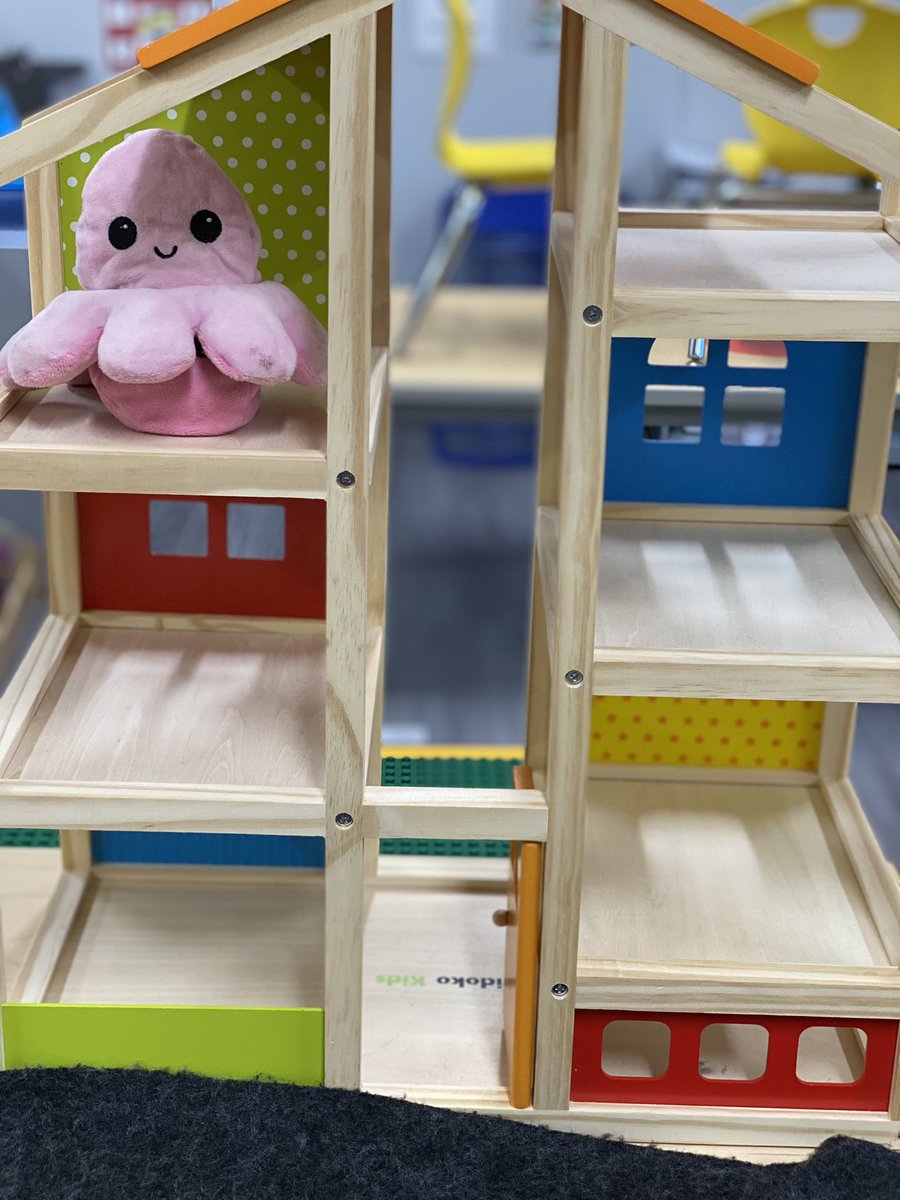 PowersElemAP's tweet photo. I decided to swim on into preschool, make myself at home and have some carpet time! #octopusadventures @LittleCometsPS https://t.co/DD188KnINK