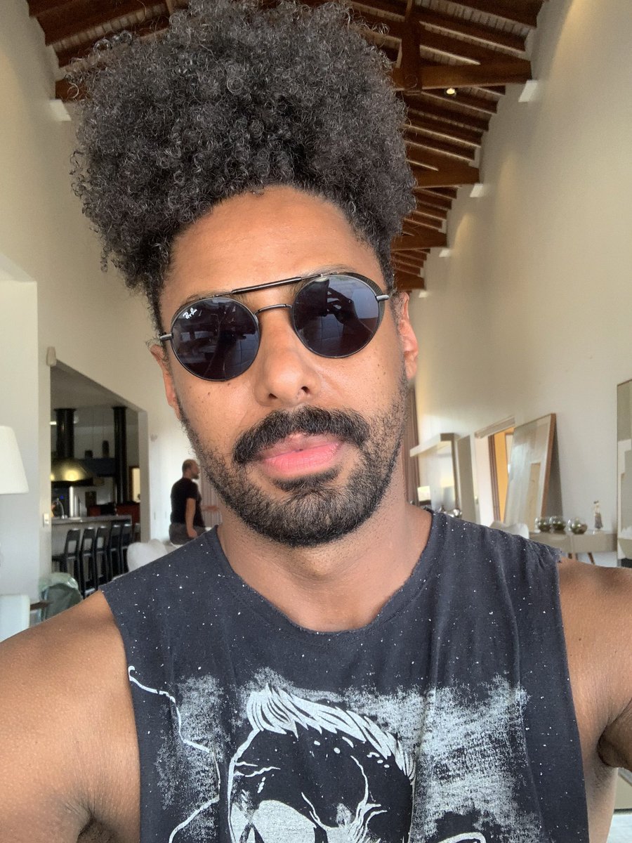johnnypolox's tweet photo. Um ótimo dia para todo mundo! ✌🏾 https://t.co/nn7iJvqyzY