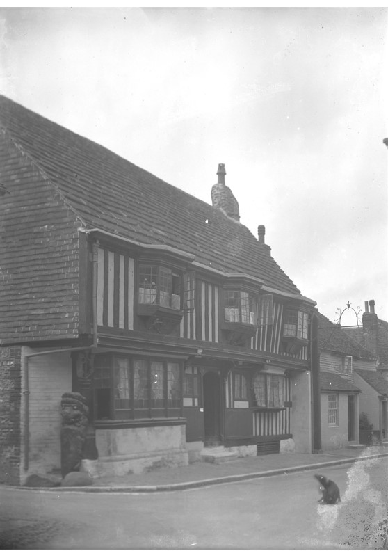 TheKeepArchives's tweet photo. Three views of a #Sussex favourite #TheStarInn #Alfriston
#SouthDownsWay
#myhotelnightmare https://t.co/fZRwgzXo7q